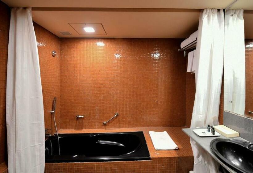 جناح, Premier Tamanna