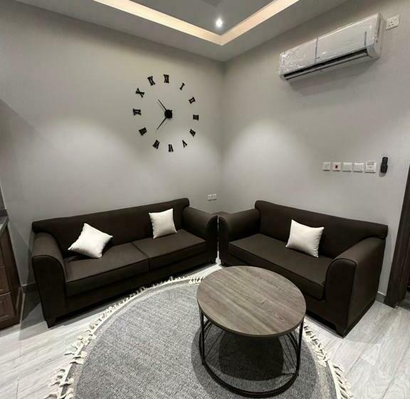 غرفة أساسية, Cast Home