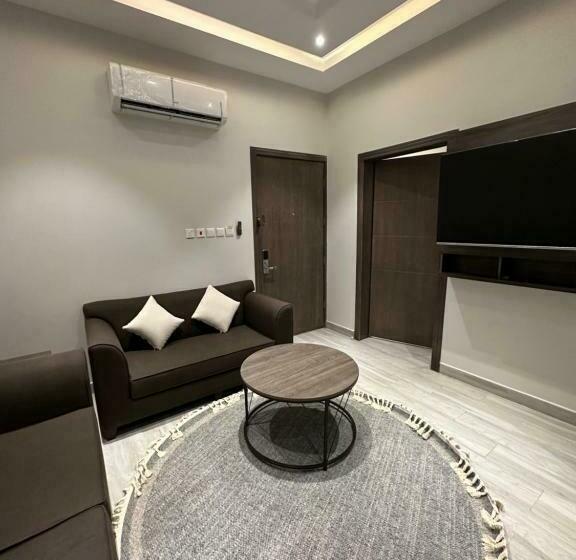 غرفة أساسية, Cast Home