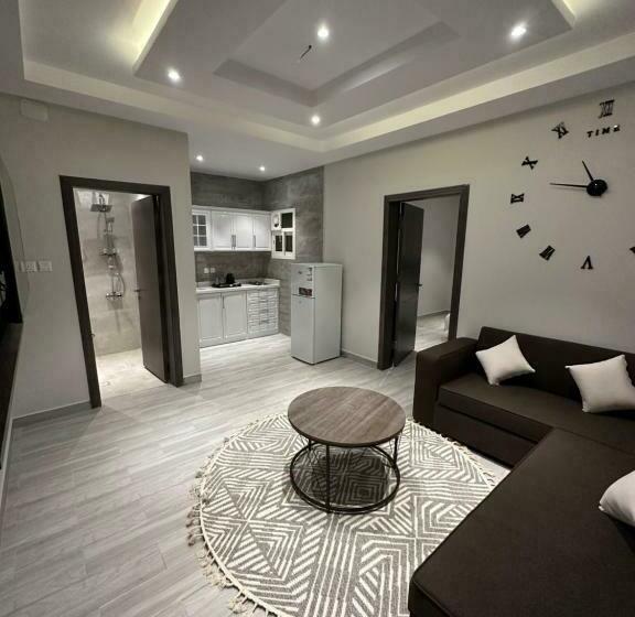 إستوديو قياسى, Cast Home