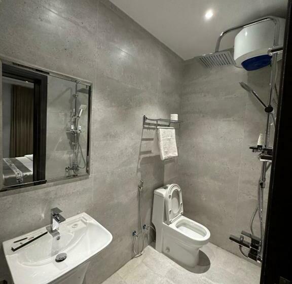 إستوديو قياسى, Cast Home