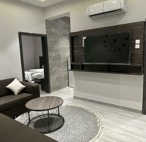 جناح سرير كينج, Cast Home