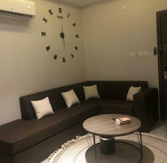 غرفة ديلوكس, Cast Home