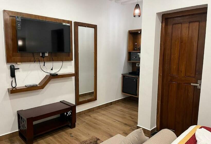 חדר משפחתי, Grb Resort