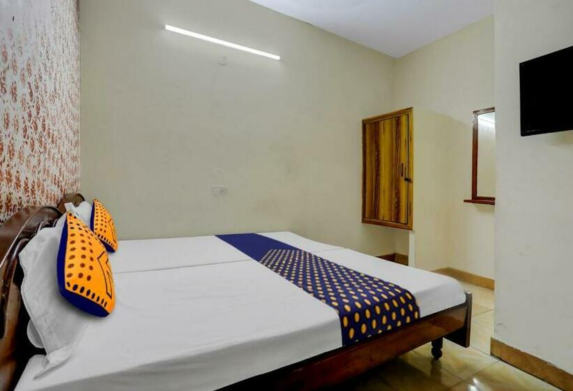 Трехместный Номер Классика, Spot On 81542 Hotel Aryavart