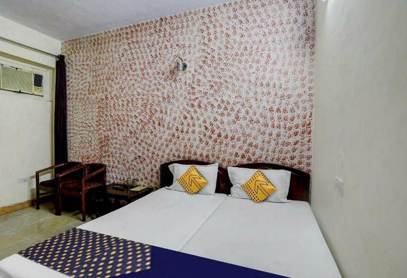 Трехместный Номер Классика, Spot On 81542 Hotel Aryavart