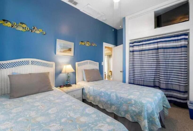 בית, 2 חדרי שינה, Beach Cottage Steps From The Ocean