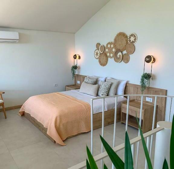 اتاق خانوادگی با چشم‌انداز کوه, Mono House Kartepe