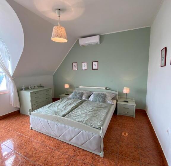 غرفة قياسية, Vázsonyi Vendégház