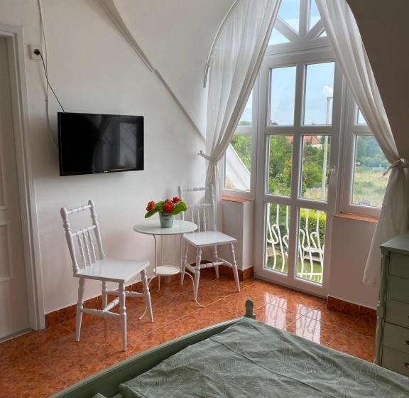 غرفة قياسية, Vázsonyi Vendégház