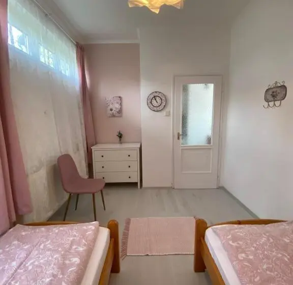 スタンダード4人部屋, Vázsonyi Vendégház