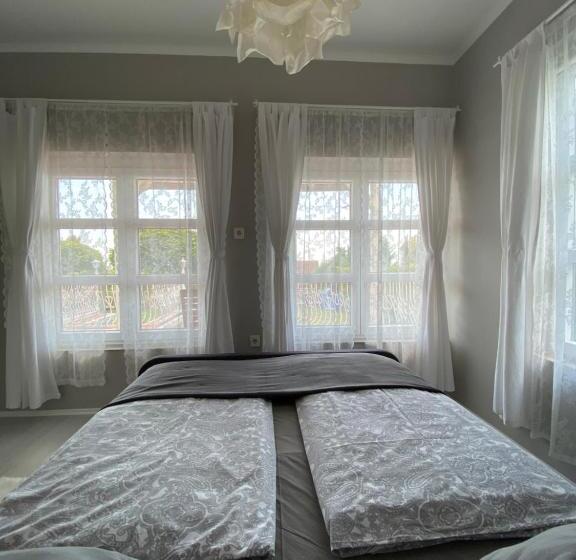 غرفة قياسية رباعية, Vázsonyi Vendégház