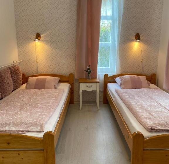 غرفة قياسية رباعية, Vázsonyi Vendégház