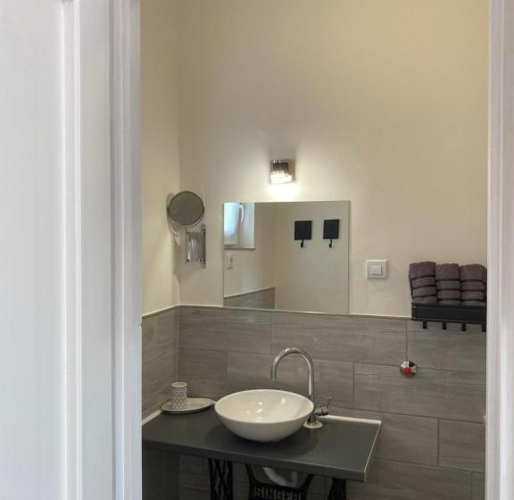 غرفة قياسية رباعية, Vázsonyi Vendégház