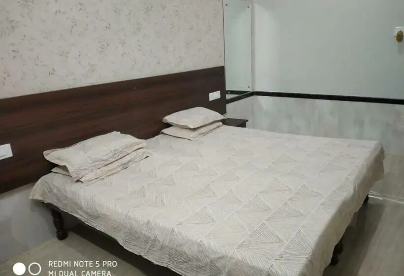 Chambre Deluxe, Goyal Bhawan