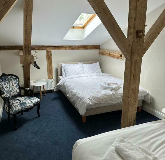 اتاق ساده سه‌ نفره, Igates Pils