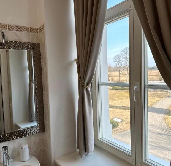 اتاق استاندارد سه تخته با چشم‌انداز, Igates Pils