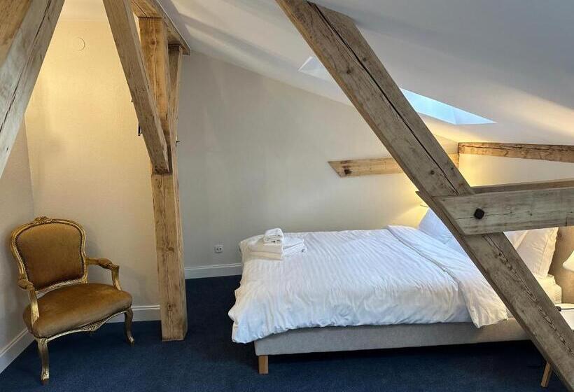 اتاق عادی, Igates Pils