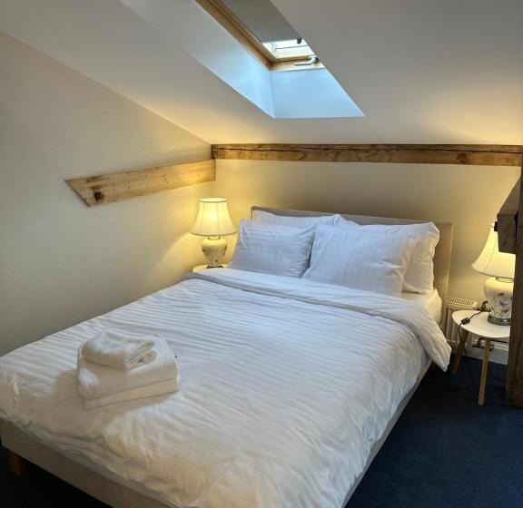 اتاق عادی, Igates Pils