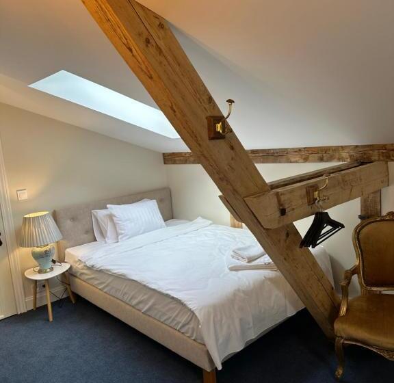 اتاق خانوادگی, Igates Pils