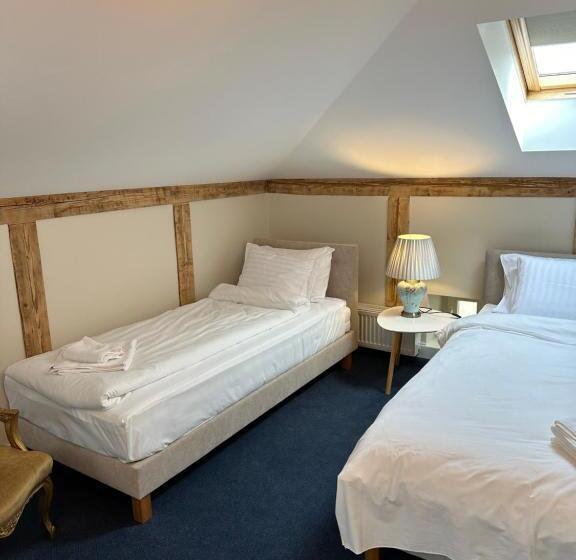 اتاق خانوادگی, Igates Pils