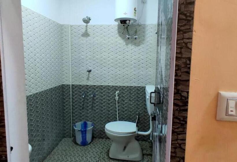 エコノミートリプルルーム, Paul