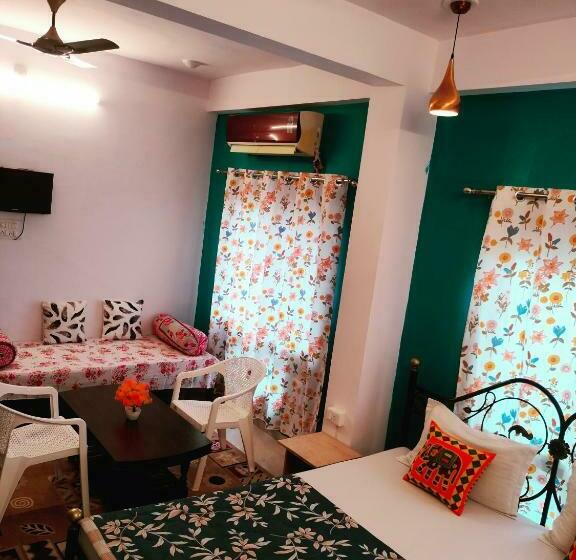 デラックスファミリールーム, Krishna Stay Guest House