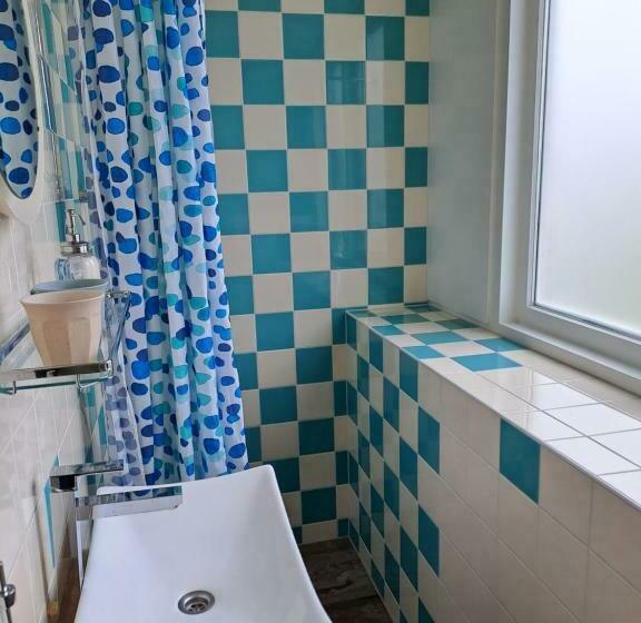 Номер Стандарт, Unia S Verhuur