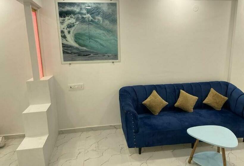 オーシャンビュースーペリアースイート, Waves Seaview Seascapes Dapoli