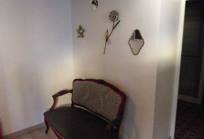 コンフォートルーム, Chambre D Hôtes Logis De Saint Jean