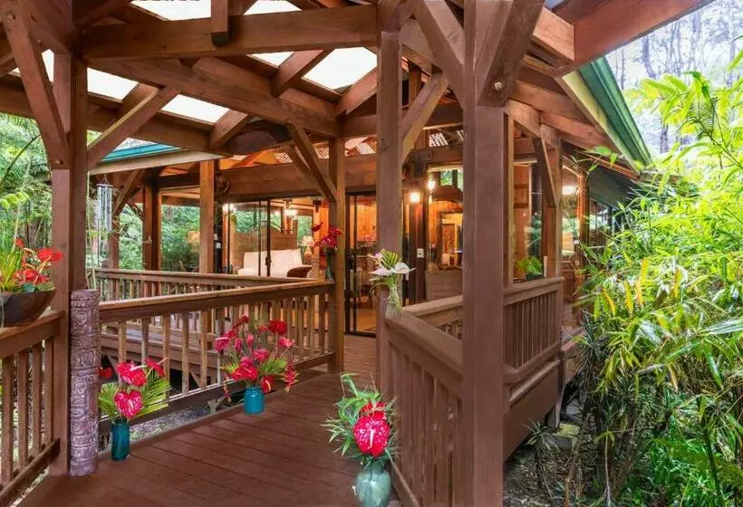 Standard-bungalow 2 Makuuhuonetta, Volcano Village Lodge
