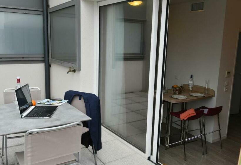 Suite with Terrace, Appart Hôtel Mer & Golf City Bordeaux Bassins à Flot