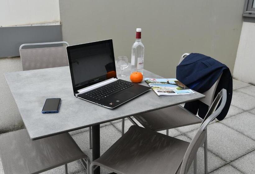 Suite with Terrace, Appart Hôtel Mer & Golf City Bordeaux Bassins à Flot