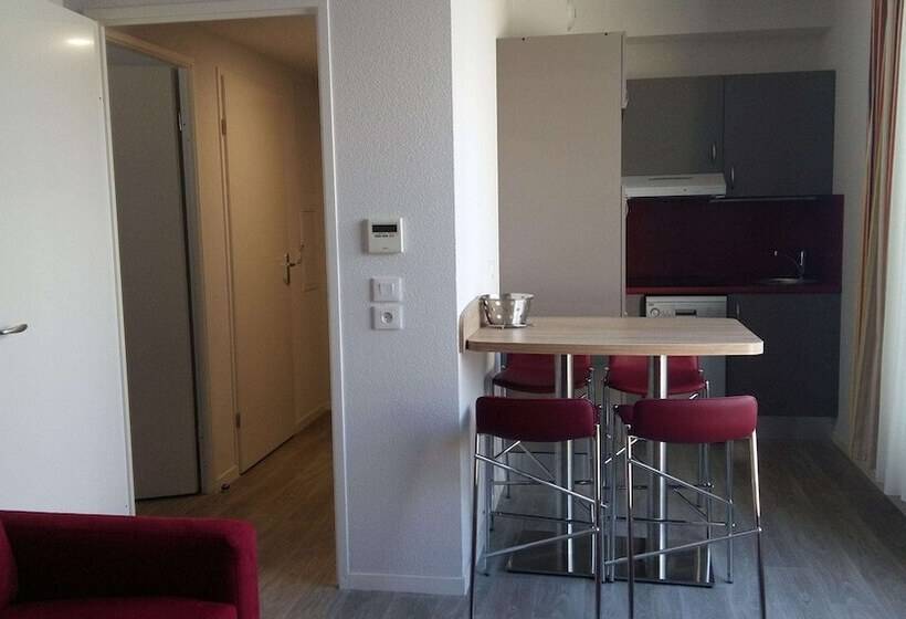 Suite with Terrace, Appart Hôtel Mer & Golf City Bordeaux Bassins à Flot