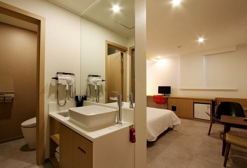 Habitació Estàndard, Bando Tourist