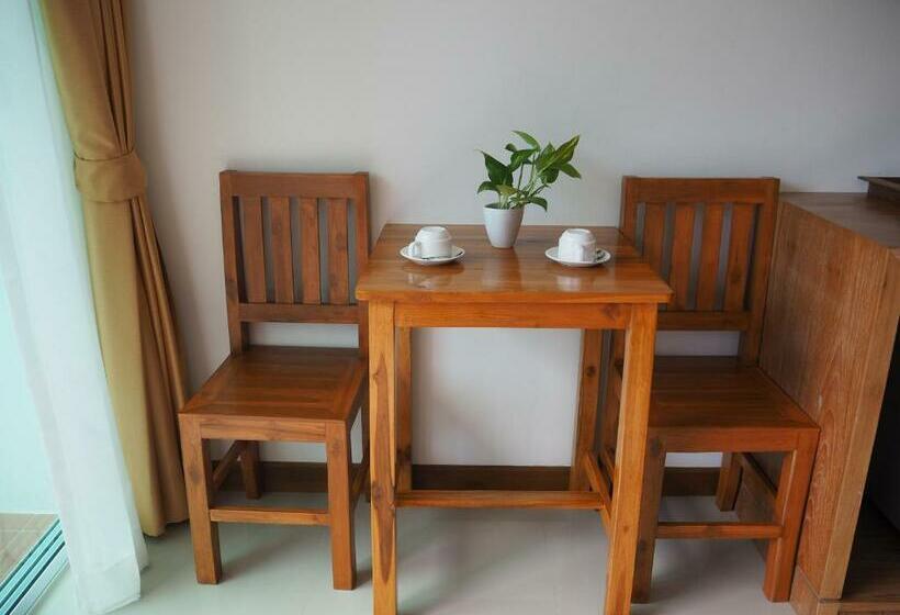 غرفة قياسية مزوَّدة بشُرفة, Crystal Lamai