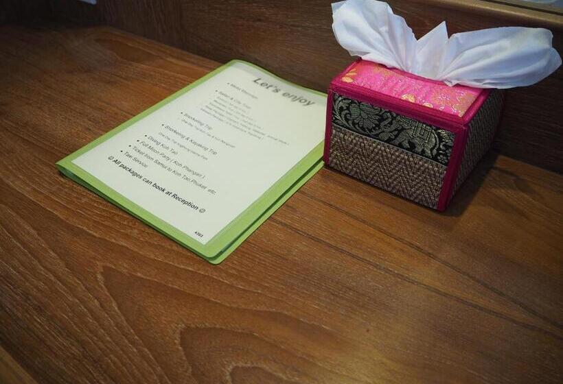 غرفة عائلية, Crystal Lamai