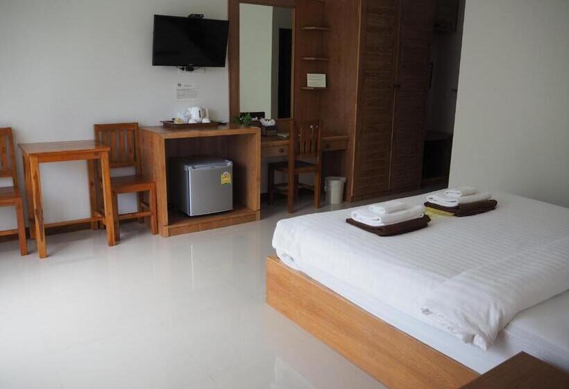 غرفة عائلية, Crystal Lamai