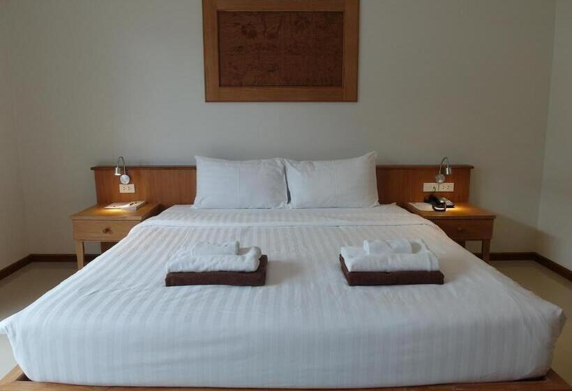 غرفة عائلية, Crystal Lamai