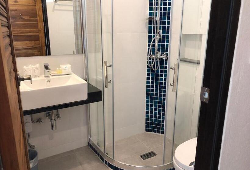 غرفة إقتصادية, Crystal Lamai