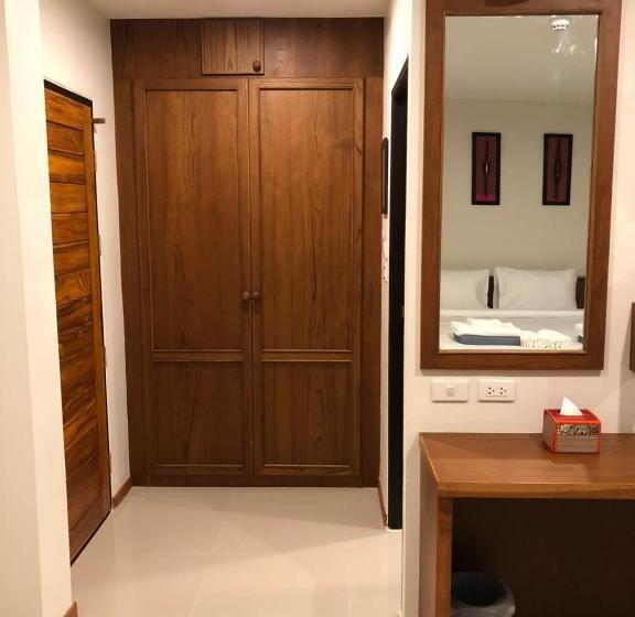 غرفة إقتصادية, Crystal Lamai