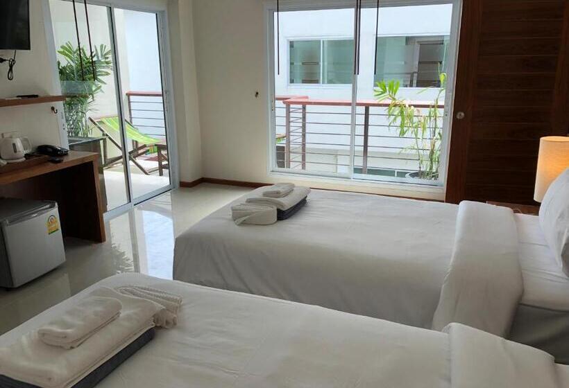 غرفة عائلية, Crystal Lamai