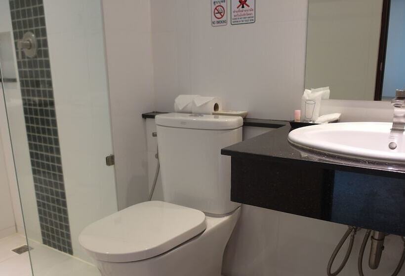 غرفة عائلية, Crystal Lamai