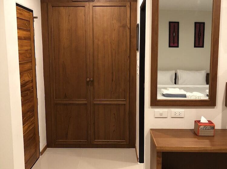 غرفة إقتصادية, Crystal Lamai