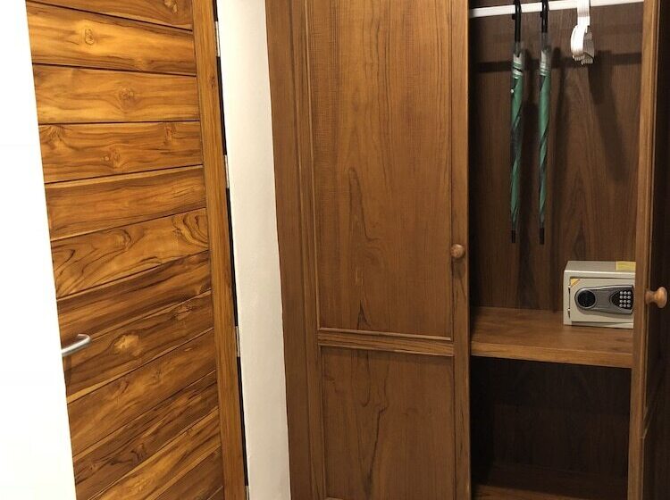 غرفة إقتصادية, Crystal Lamai