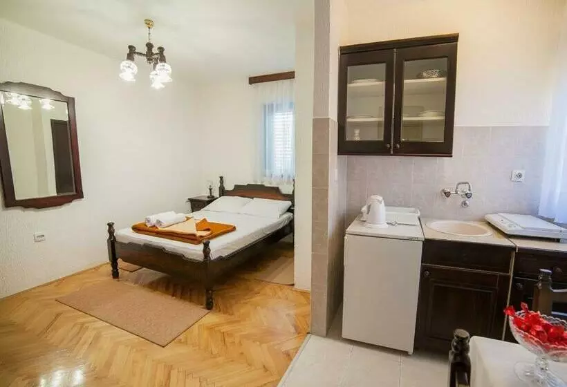 استودیوی استاندارد, Guest House 4m