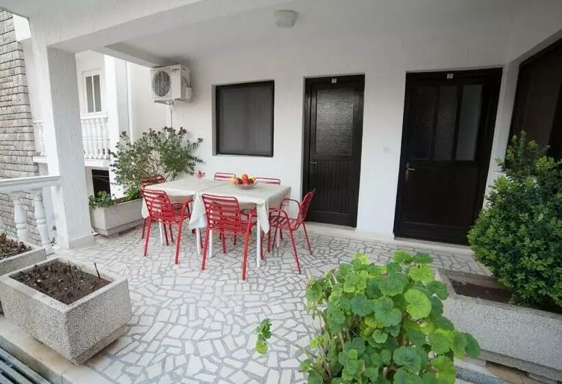 استودیوی استاندارد, Guest House 4m