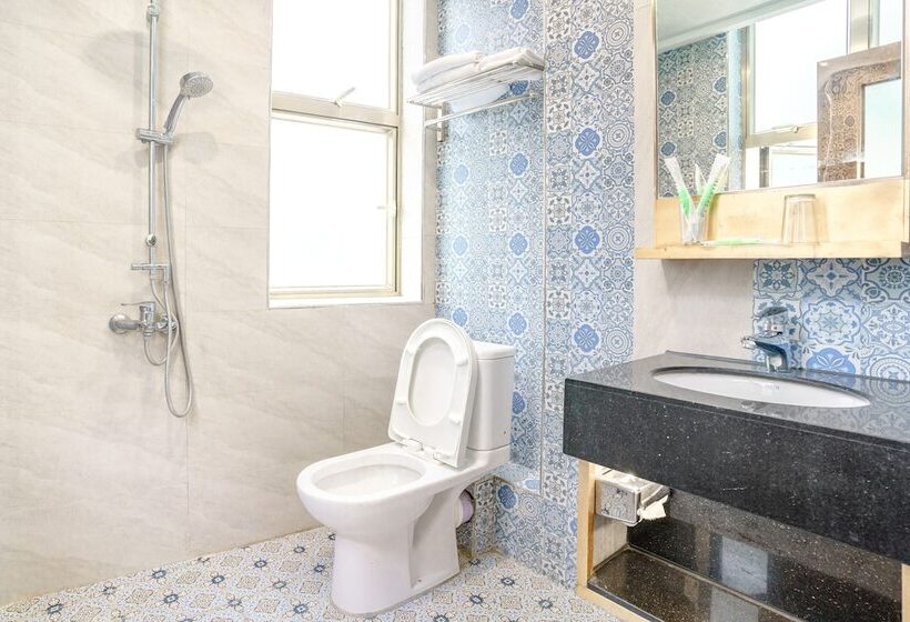 اتاق استاندارد سه نفره, Hou Kong