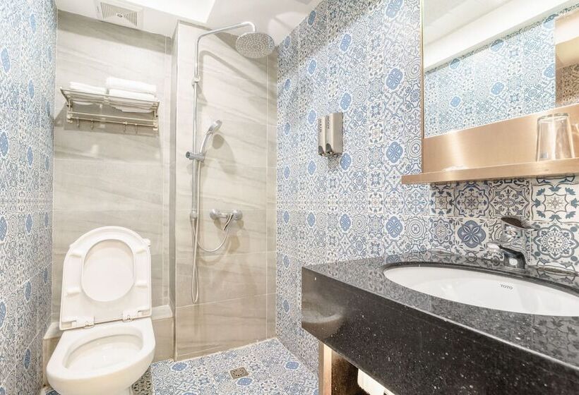 اتاق استاندارد سه نفره, Hou Kong