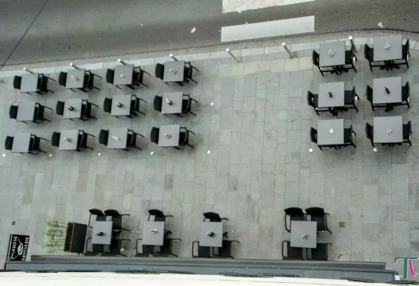 اتاق اکونومی, Le Matisse Pau Centre